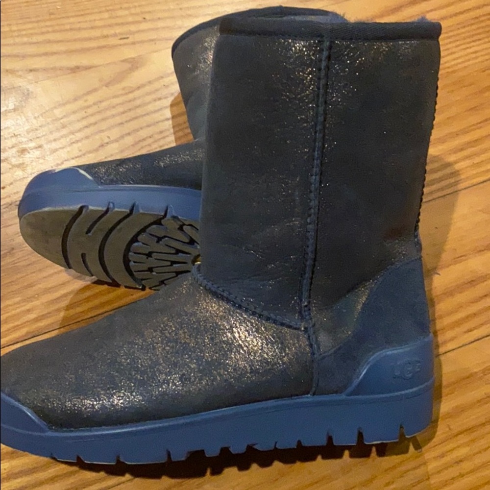 Blue, rose gold Uggs